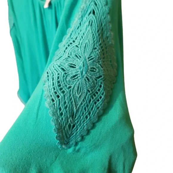 Ruby Rd. Teal blouse with crochet  arm decor - Picture 6 of 8